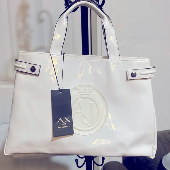 Beautiful bag 🔥 damage inside 🔥
Check the video - Picture 1 of 4